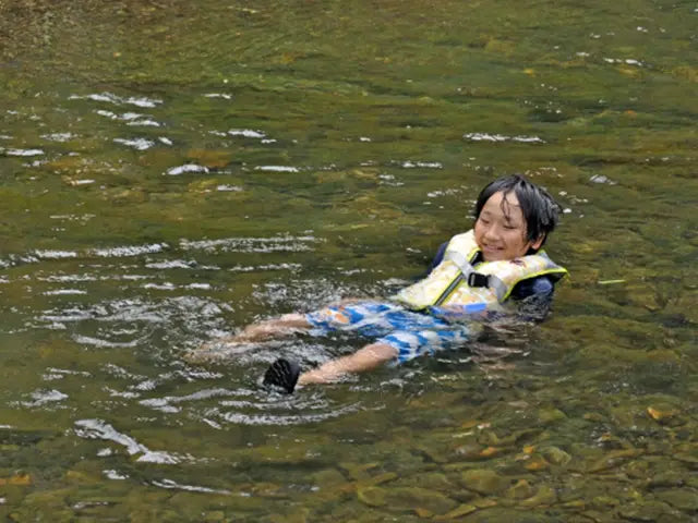 秋川渓谷の夏の川遊び体験 親子で飛び込み・川流れ・生きもの観察（東京山側DMC）