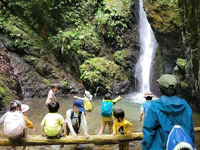 【6/20〜8月の土日祝】夏の滝遊び体験｜秋川渓谷の秘境の滝で親子探究（あきる野市）