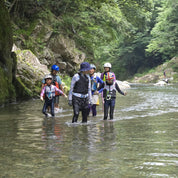 秋川渓谷リバートレッキング｜滝・川流れ・生きもの探究 親子自然体験（あきる野市）